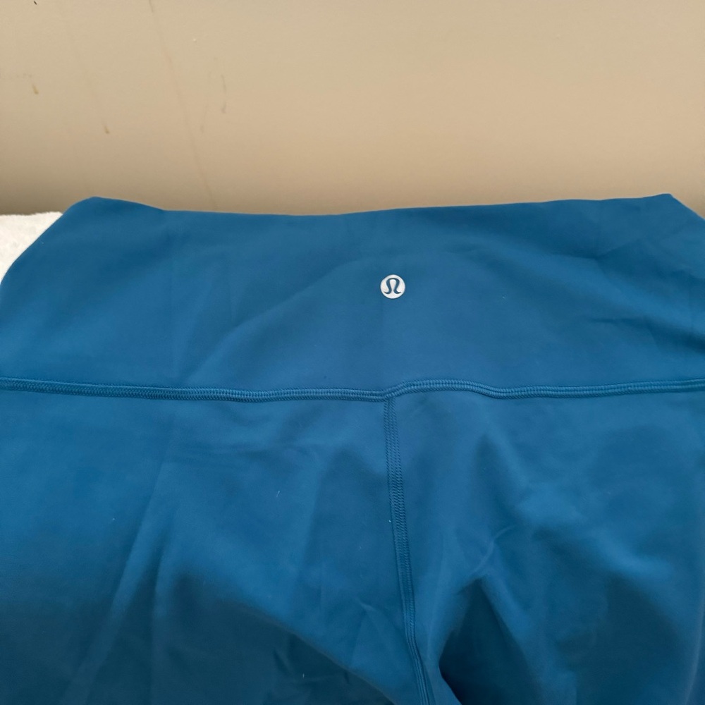 Women’s Lululemon Ankle Length leggings size 14